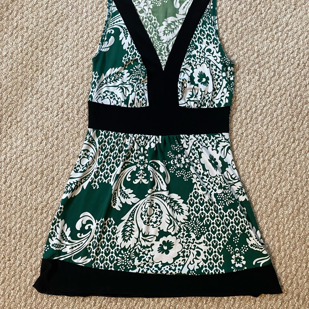 Body Central Green & White W black trim Plunge Neck Sleeveless Tank size small